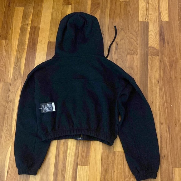 NWT Onzie Women’s Black Cropped Zip Up Hoodie Size M/L - Picture 9 of 10
